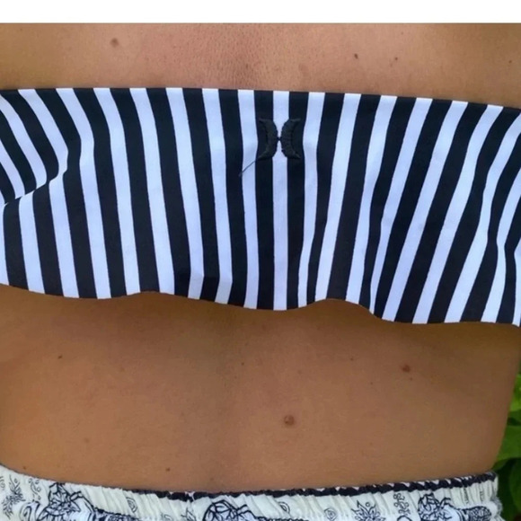 HURLEY BLACK AND WHITE STRIPED FLOUNCE BANDEAU BIKINI TOP SIZE MEDIUM - Picture 4 of 10